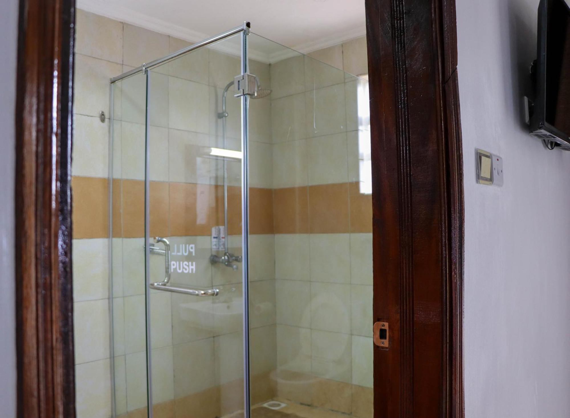 67 Airport Hotel Nairobi Mlolongo Екстер'єр фото
