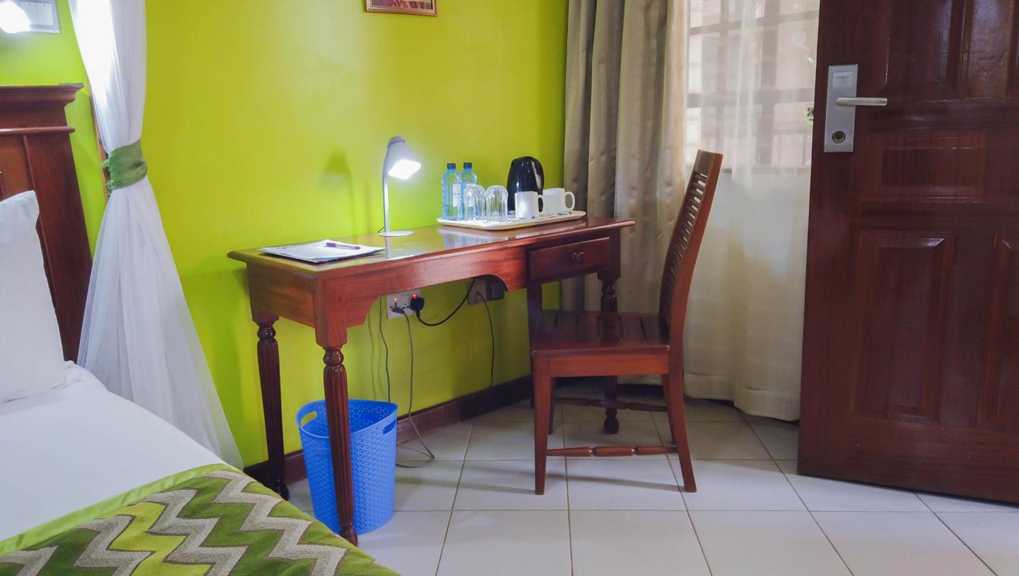 67 Airport Hotel Nairobi Mlolongo Екстер'єр фото