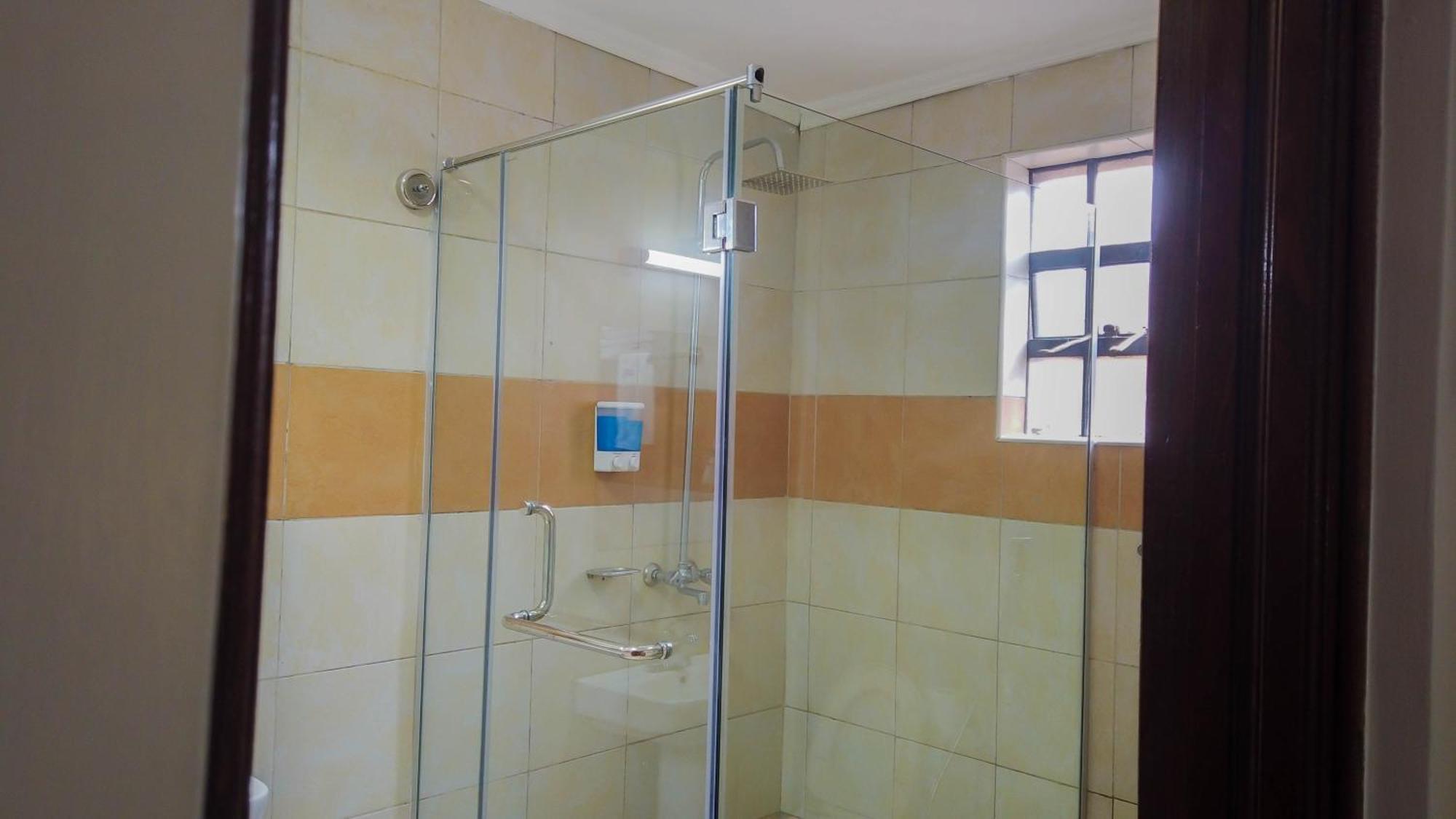 67 Airport Hotel Nairobi Mlolongo Екстер'єр фото