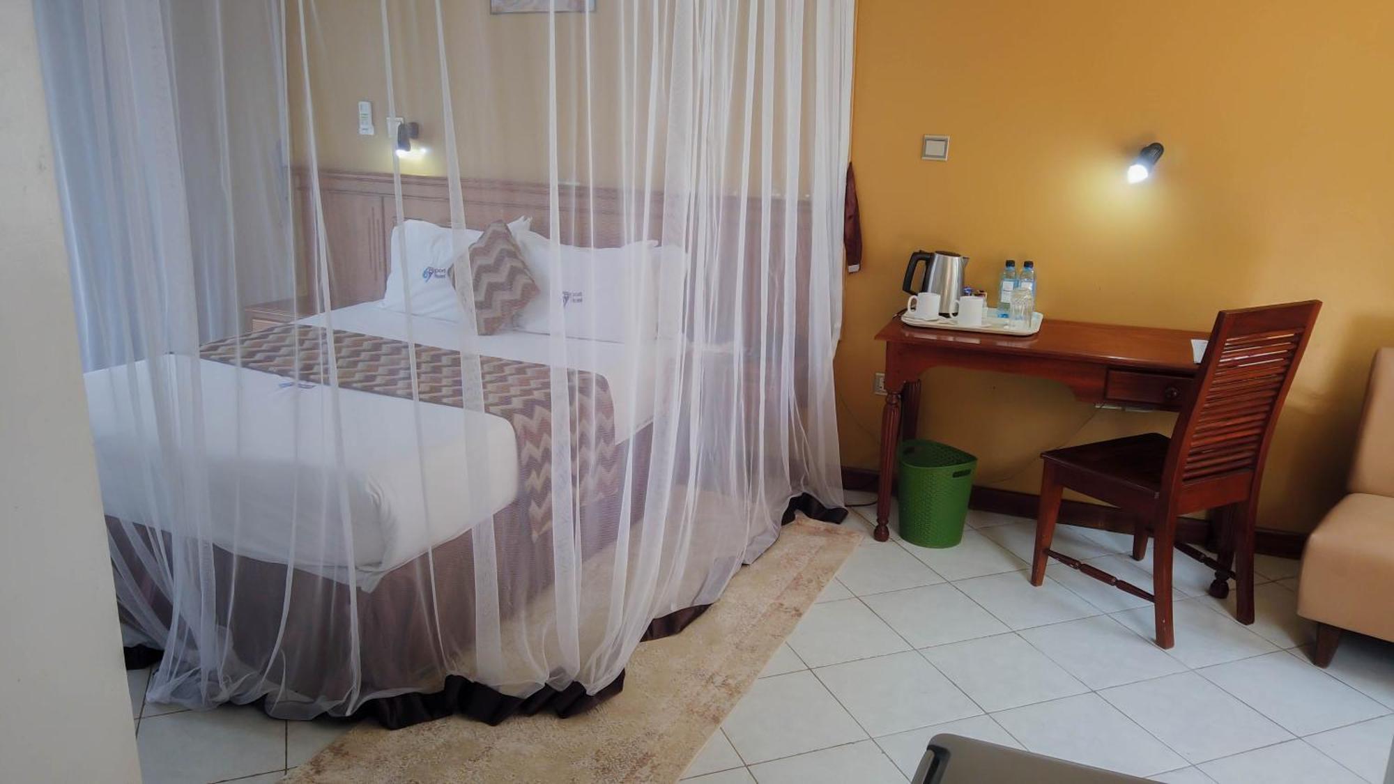 67 Airport Hotel Nairobi Mlolongo Екстер'єр фото
