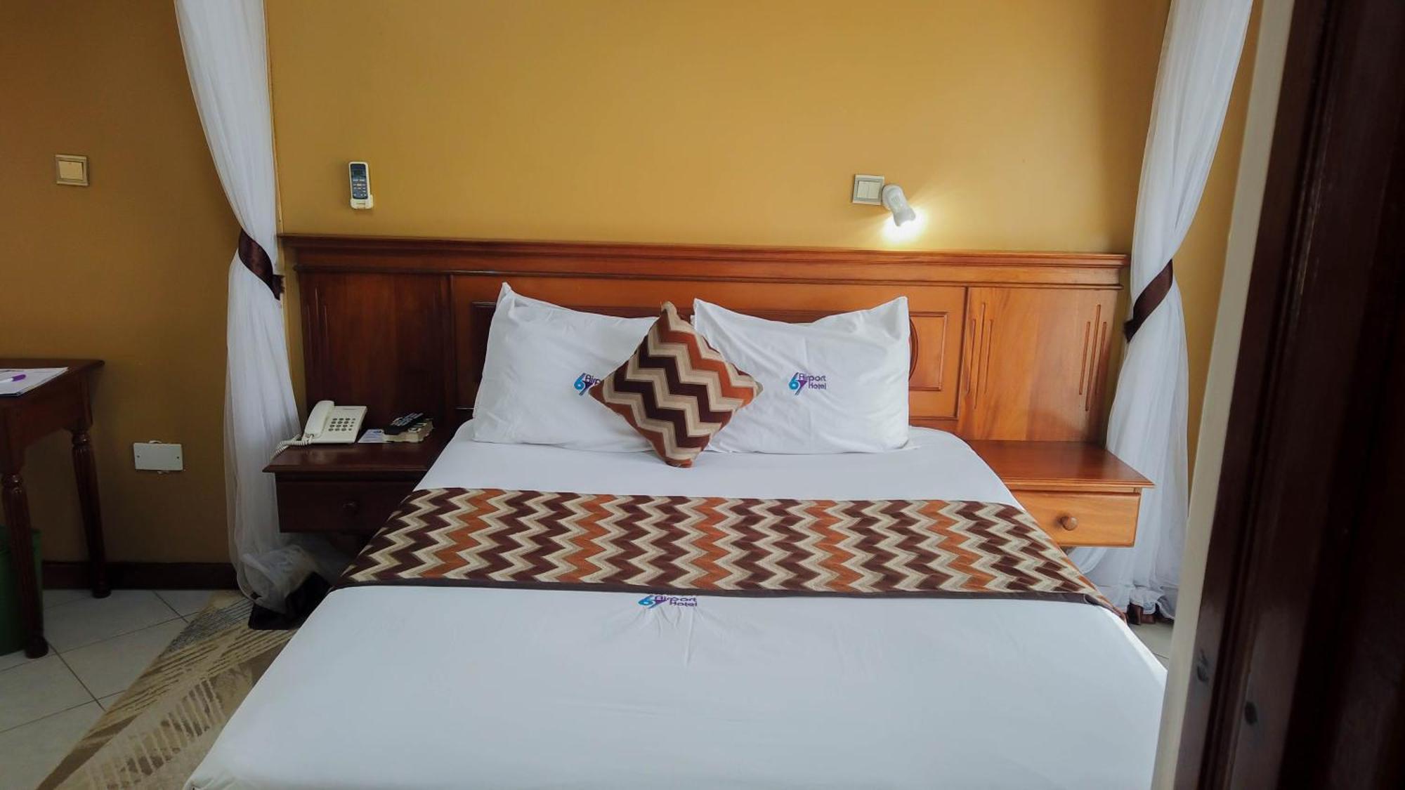 67 Airport Hotel Nairobi Mlolongo Екстер'єр фото