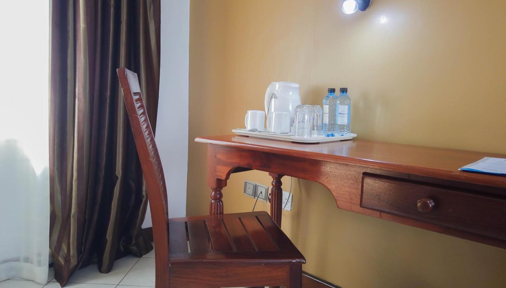 67 Airport Hotel Nairobi Mlolongo Екстер'єр фото
