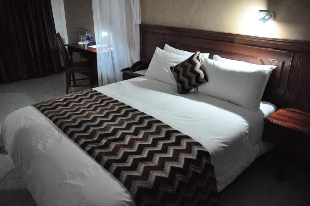 67 Airport Hotel Nairobi Mlolongo Екстер'єр фото